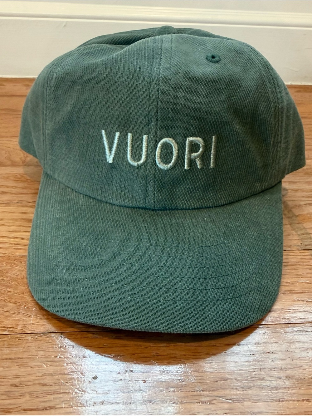 New with tags Vuori sage  Green Embroidered Logo Baseball Cap adjustable strap